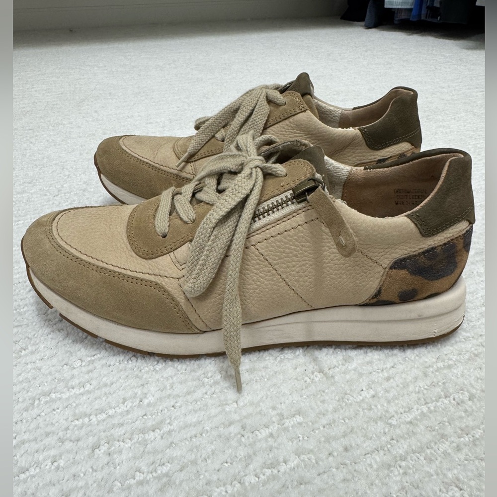 Paul Green size 4.5 leopard sneaker